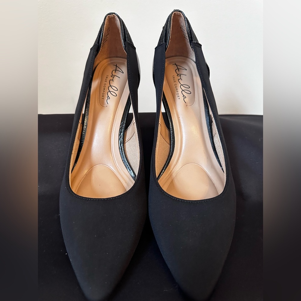 Abella black heel. Size 8.5